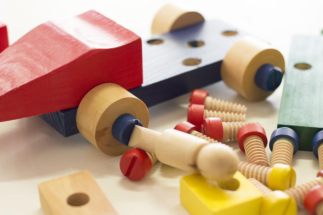¿Cómo construir juguetes de madera?